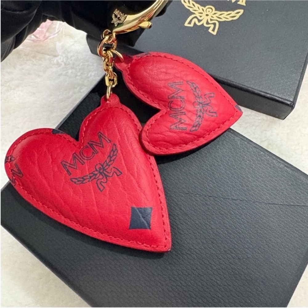 MCM Double Heart Keychain - Picture 5 of 7